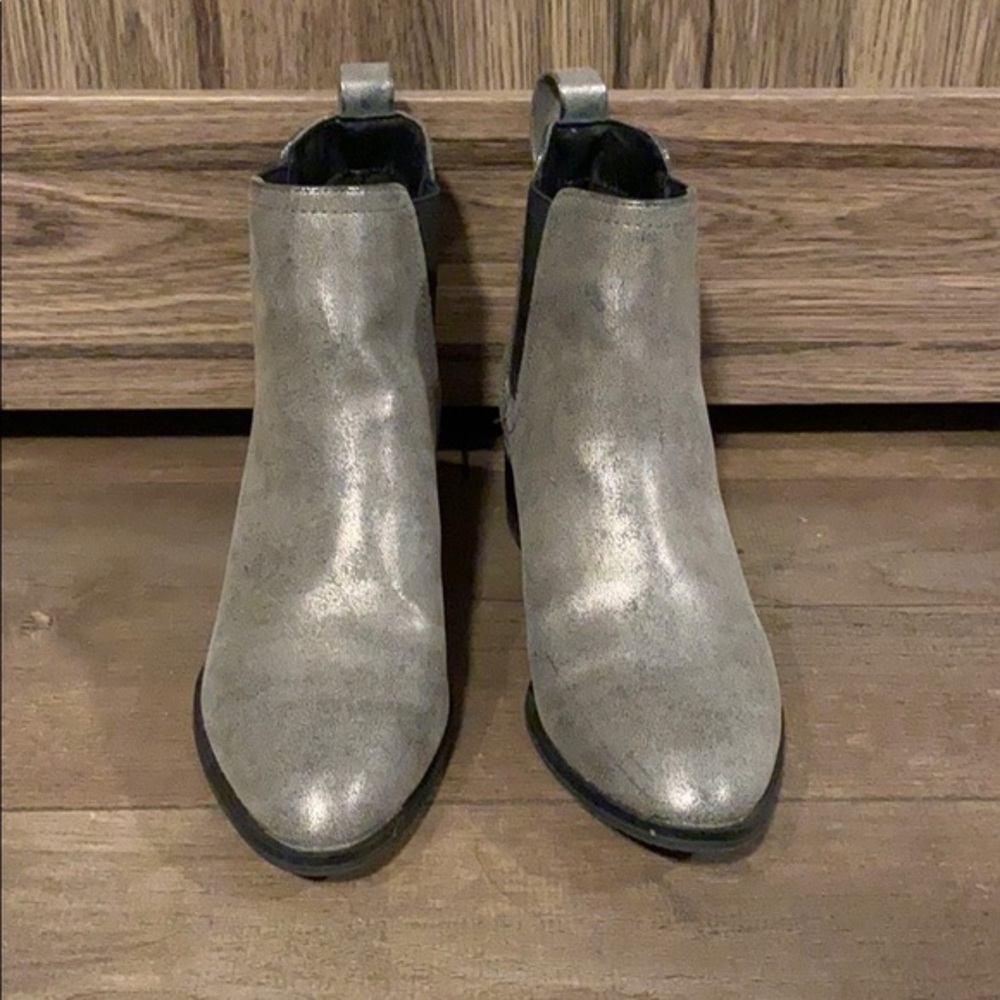 American Eagle Metallic Booties‎